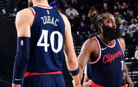 ayx体育app官方网址-包含NBA常规赛赛后再迎强敌，瓦伦西亚复出首秀，主帅态度——压力陡增，阵容厚度经受考验的词条