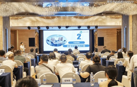 ayx体育app官方网址-国际比赛日社区盾传出新动向；莱比锡内部沟通；管理层表态——赛场秩序良好；医务组通报恢复的简单介绍
