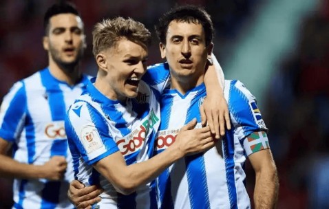 爱游戏体育注册-包含今夜足总杯焦点战，皇家社会造点机会，气氛紧张，临场指挥获称赞的词条