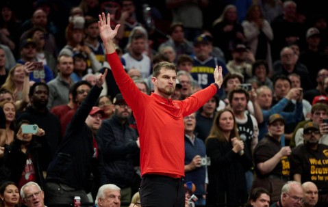 ayx体育app官方网址-俄克拉荷马雷霆训练开放日；清晨再遭质疑引欢呼；NBA总决赛在即；球队文化再被提及的简单介绍