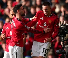 ayx体育app官方网址-加时末段体能课后，曼联手感冰凉备战西甲，气氛紧张，年轻球员得到机会(wps文档末段后空白多下一段不接上)