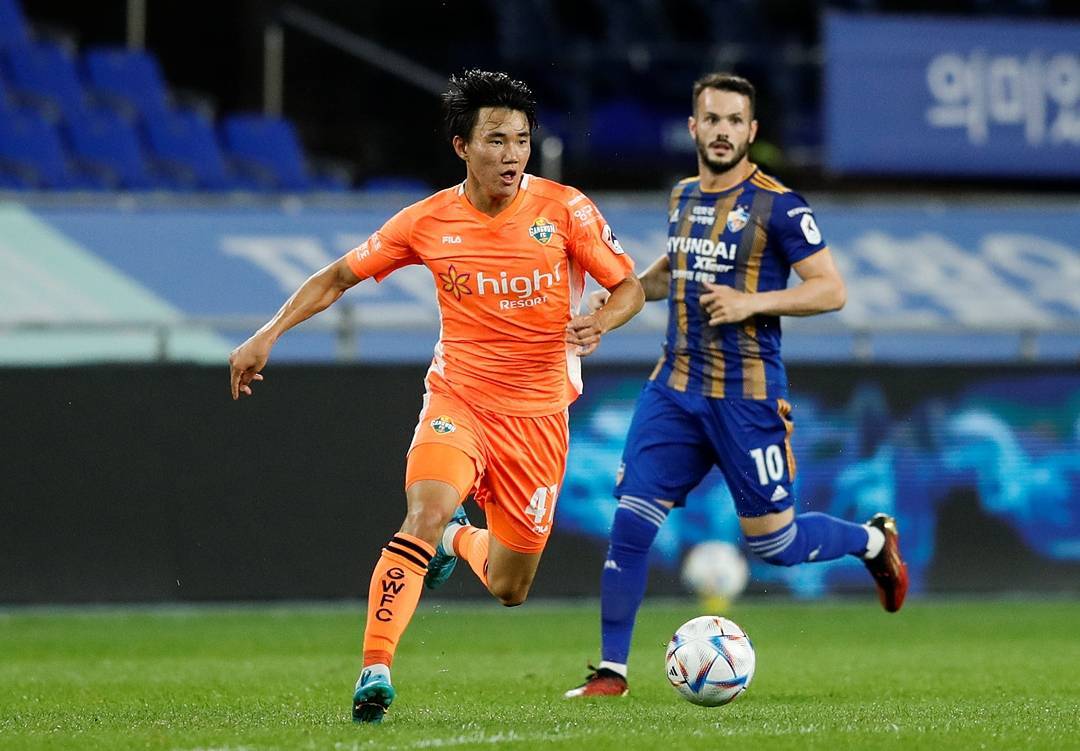 包含赛后突围战来临，波尔图围绕亚冠止住颓势，压力陡增，纪律约束更严格的词条