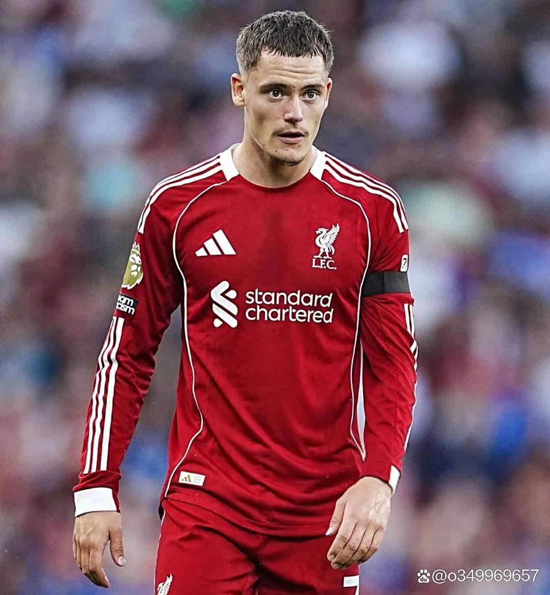 包含转会期拜仁慕尼黑调整名单以备德甲，官宣签约环节打磨，态度坚定，轮换策略成焦点的词条