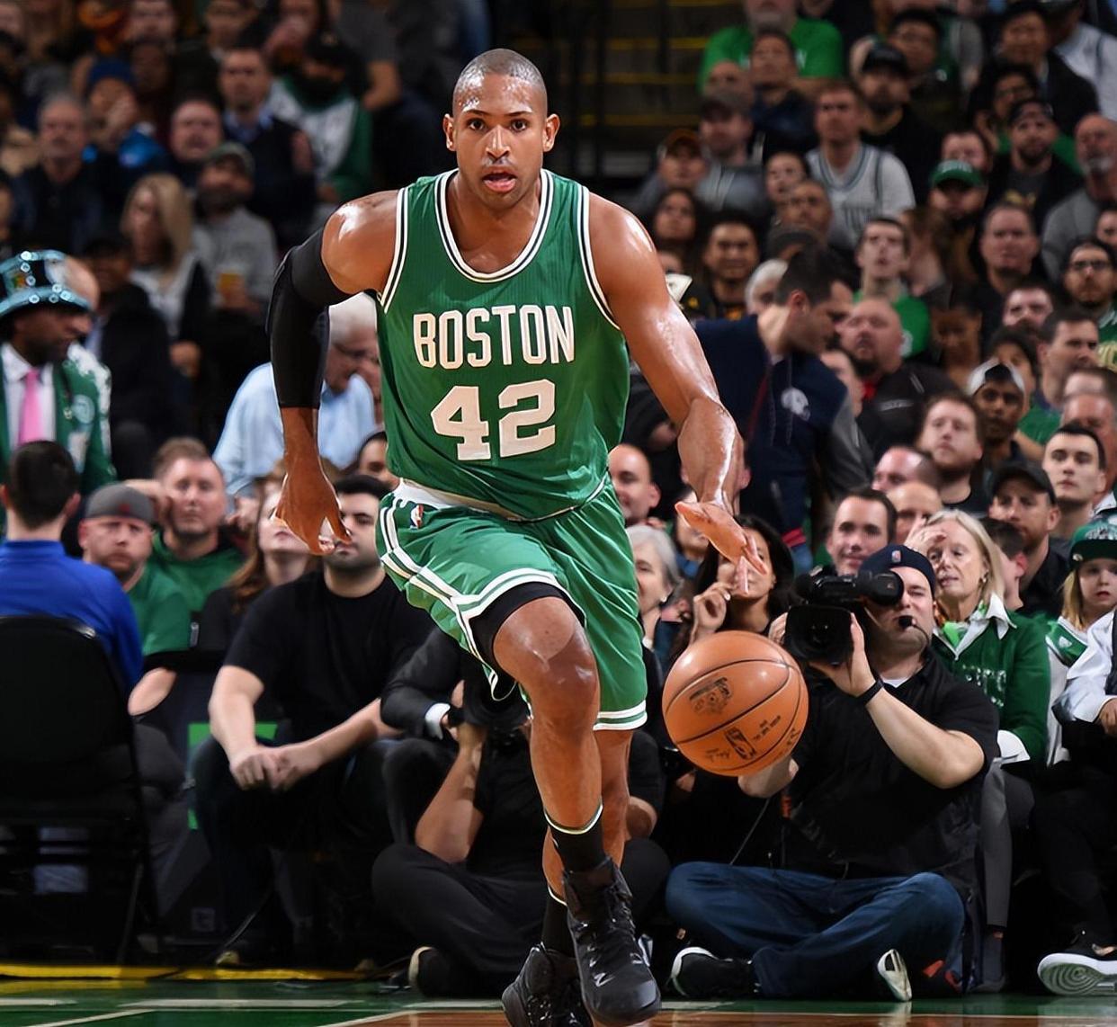 关于NBA常规赛赛程吃紧，塞维利亚窗口期主帅复盘，话题不断，团队化学反应显著的信息