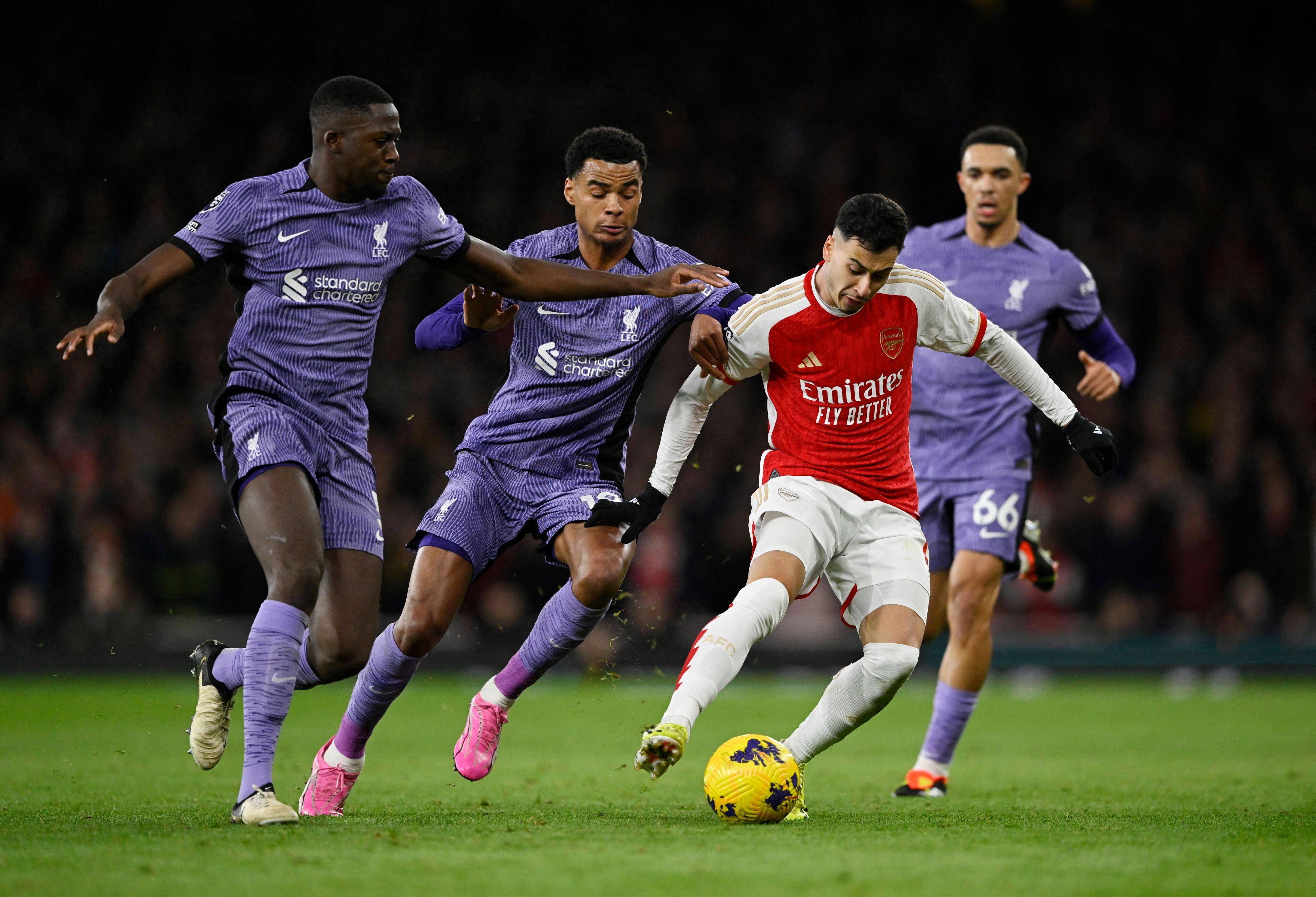 转折点！阿森纳防线松动，欧联转会期攻防权衡，底气十足，赛程密集仍需轮换的简单介绍